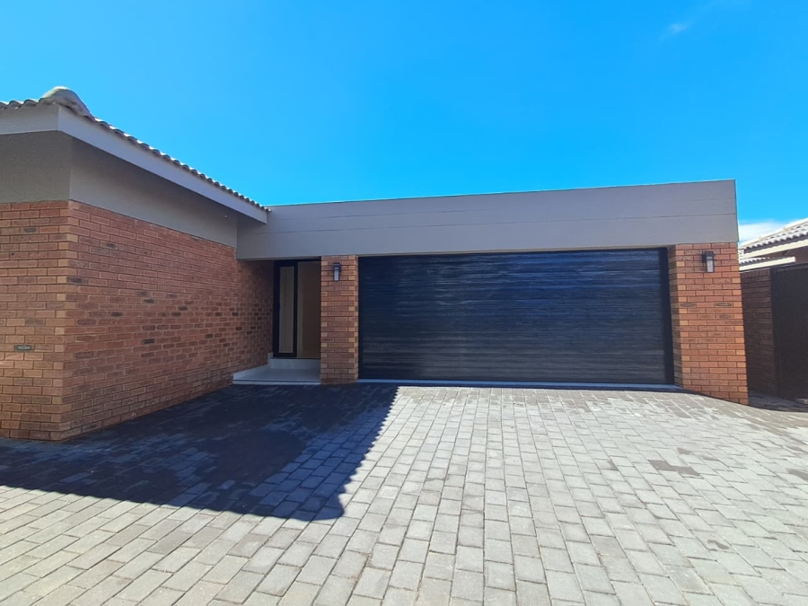 2 Bedroom Property for Sale in Brackenhurst Gauteng