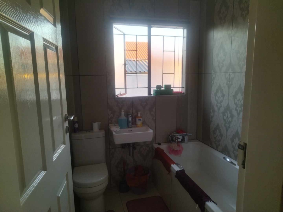 2 Bedroom Property for Sale in Soshanguve VV Gauteng