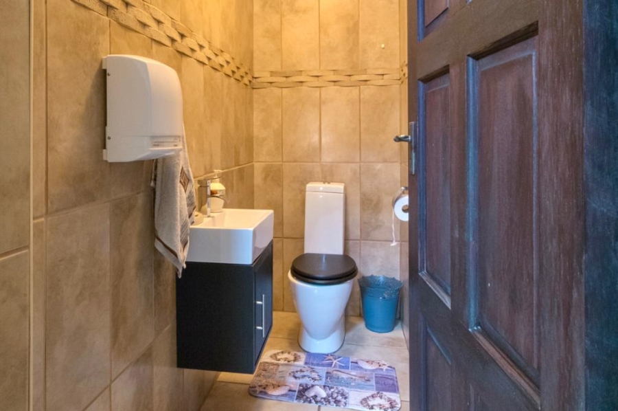 6 Bedroom Property for Sale in Glen Marais Gauteng