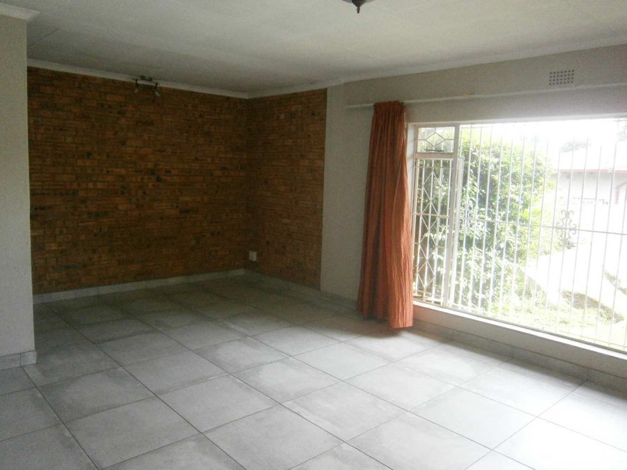 To Let 3 Bedroom Property for Rent in Brackendowns Gauteng