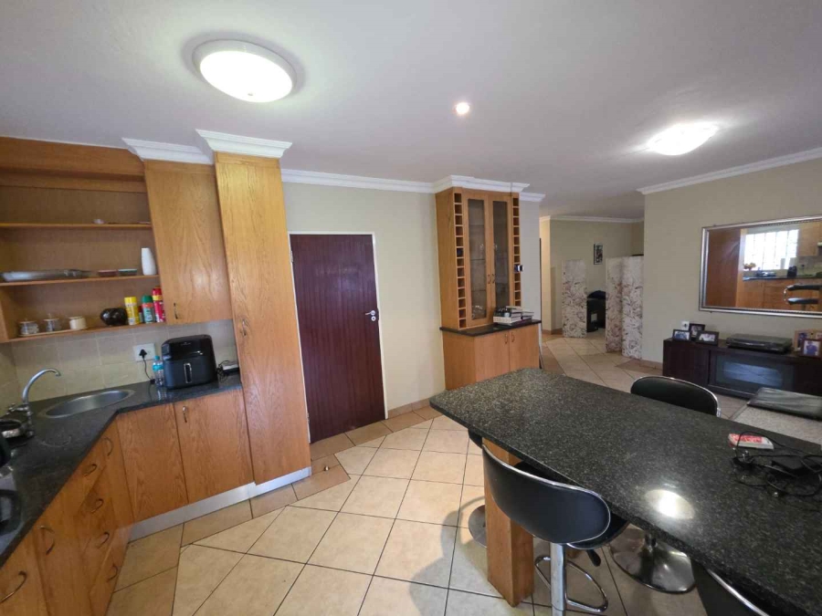 To Let 4 Bedroom Property for Rent in The Wilds Gauteng