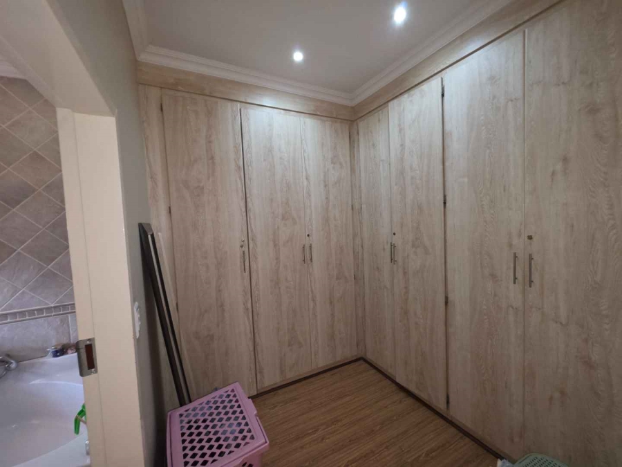 To Let 4 Bedroom Property for Rent in The Wilds Gauteng