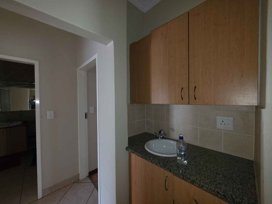 To Let 4 Bedroom Property for Rent in The Wilds Gauteng