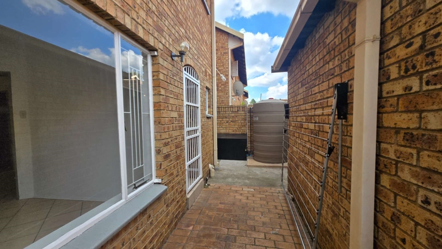 To Let 3 Bedroom Property for Rent in Kensington B Gauteng