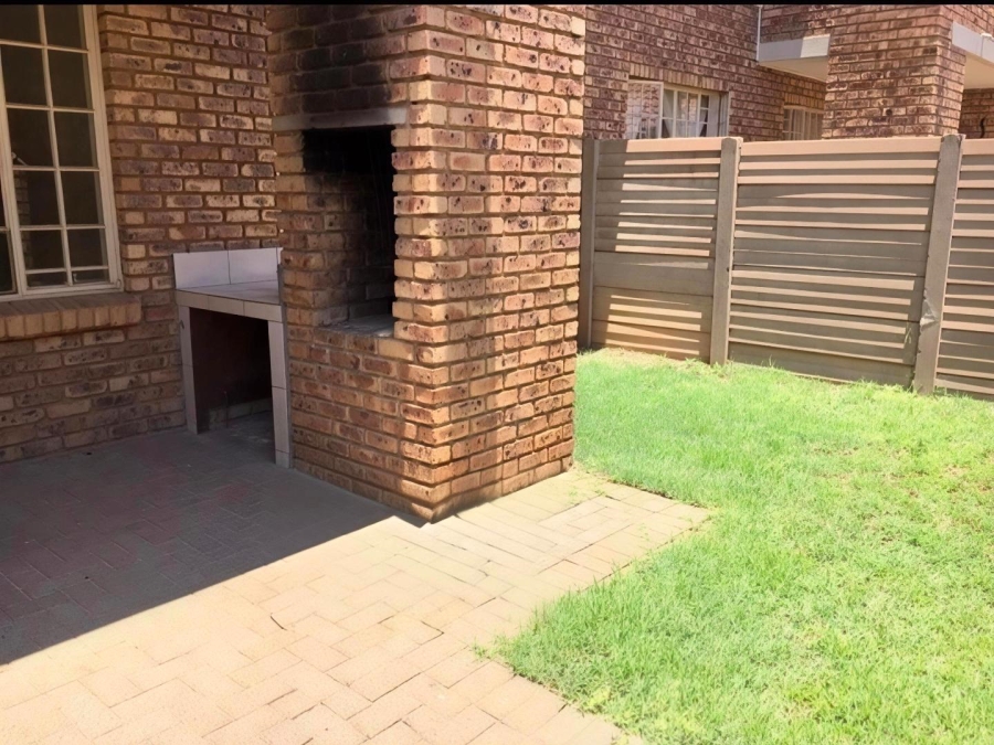 To Let 2 Bedroom Property for Rent in Pierre Van Ryneveld Gauteng