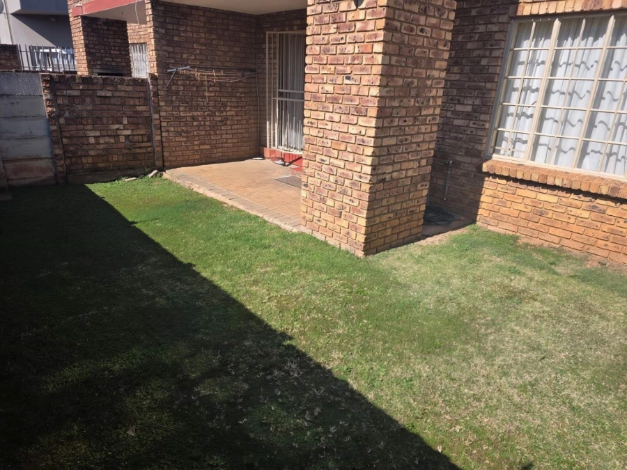 To Let 2 Bedroom Property for Rent in Pierre Van Ryneveld Gauteng