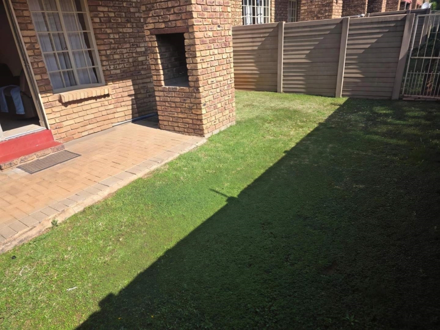 To Let 2 Bedroom Property for Rent in Pierre Van Ryneveld Gauteng