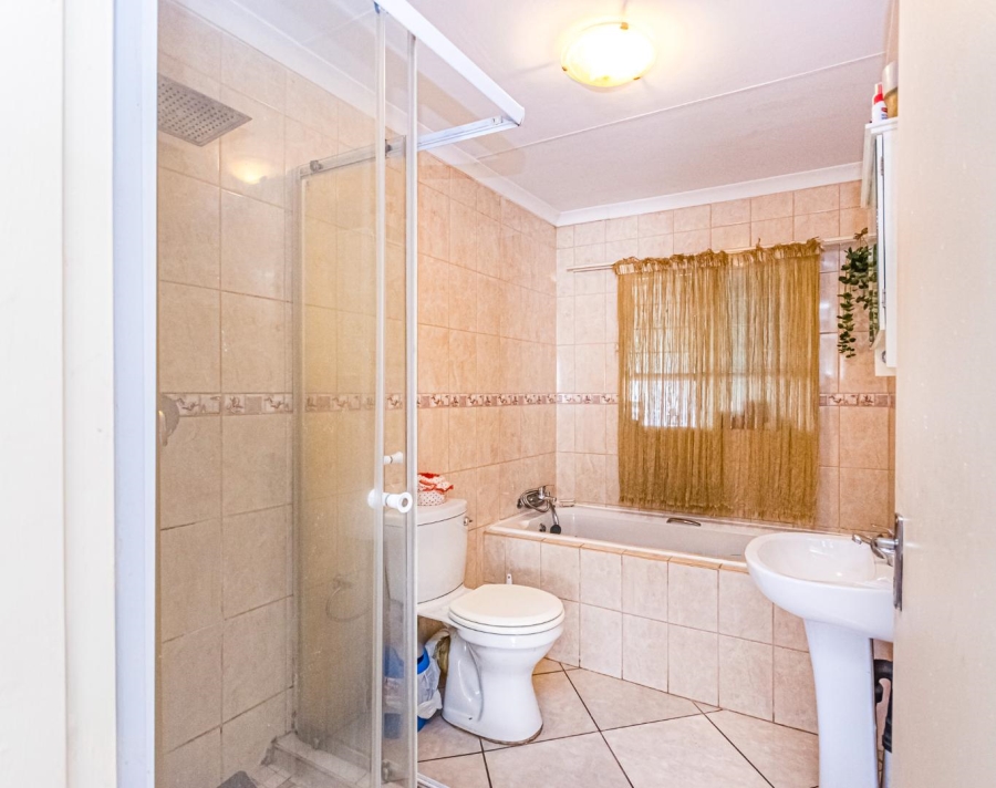 2 Bedroom Property for Sale in Greenhills Gauteng