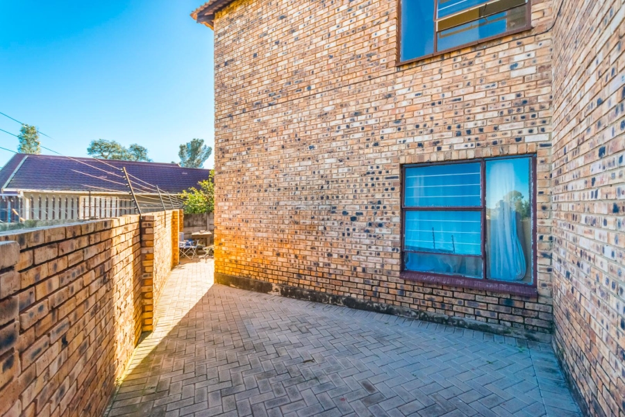 2 Bedroom Property for Sale in Greenhills Gauteng