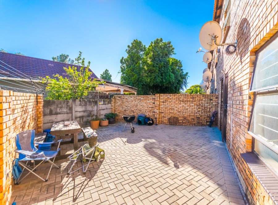 2 Bedroom Property for Sale in Greenhills Gauteng