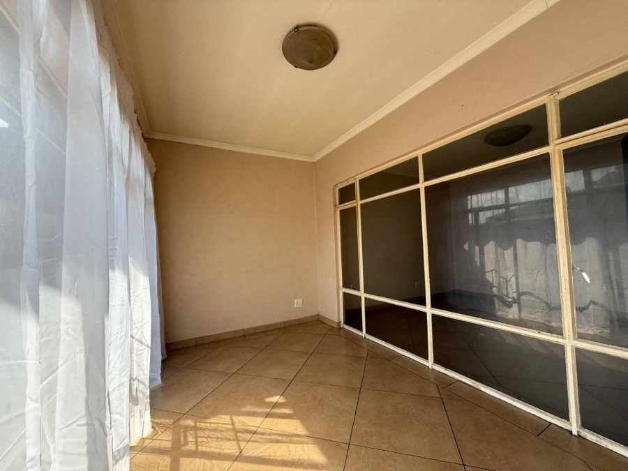 2 Bedroom Property for Sale in Brackendowns Gauteng