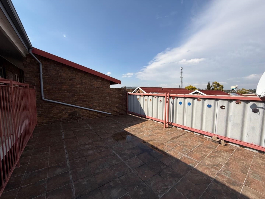 2 Bedroom Property for Sale in Brackendowns Gauteng