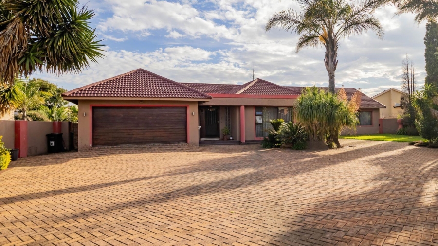 4 Bedroom Property for Sale in Mackenzie Park Gauteng