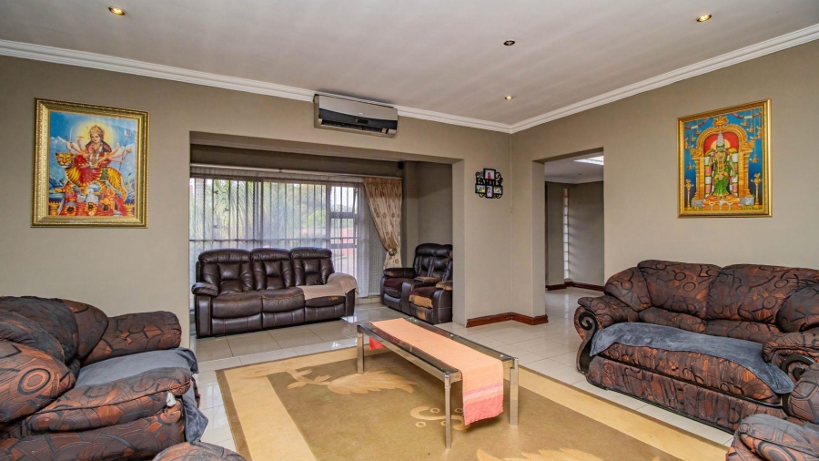 4 Bedroom Property for Sale in Mackenzie Park Gauteng