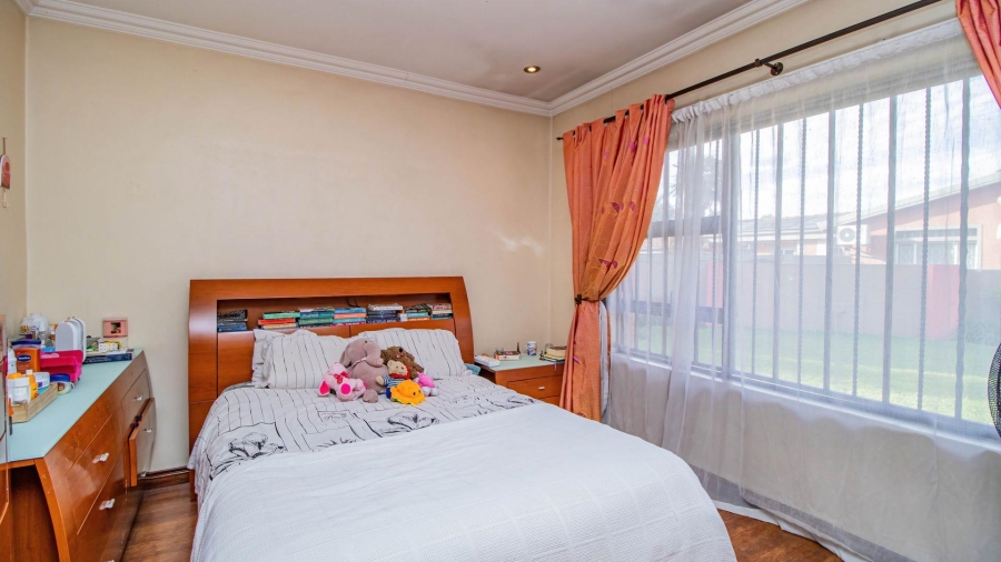 4 Bedroom Property for Sale in Mackenzie Park Gauteng