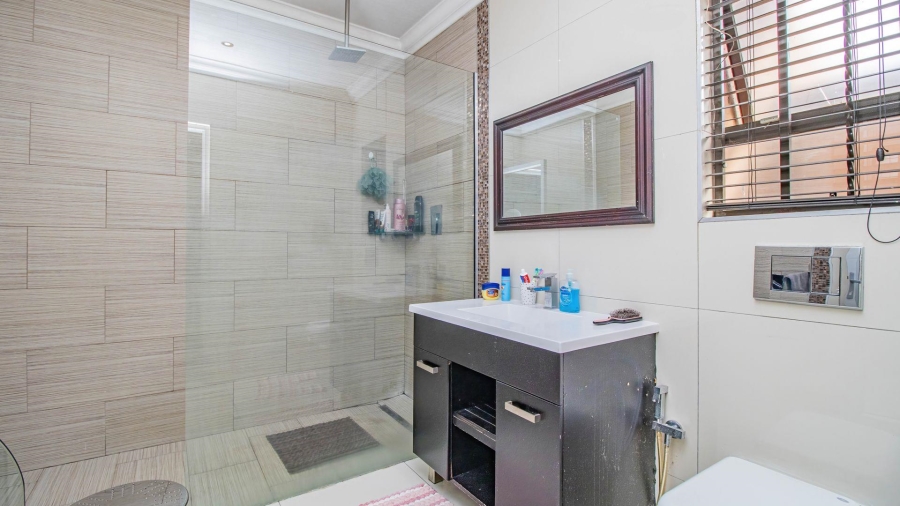 4 Bedroom Property for Sale in Mackenzie Park Gauteng