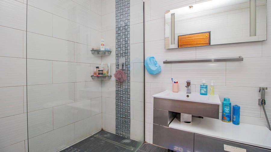 4 Bedroom Property for Sale in Mackenzie Park Gauteng