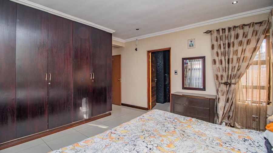 4 Bedroom Property for Sale in Mackenzie Park Gauteng