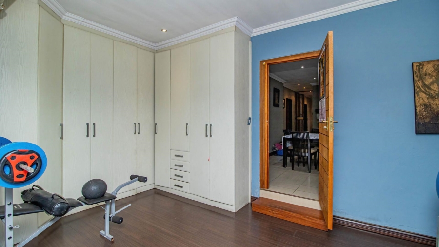 4 Bedroom Property for Sale in Mackenzie Park Gauteng