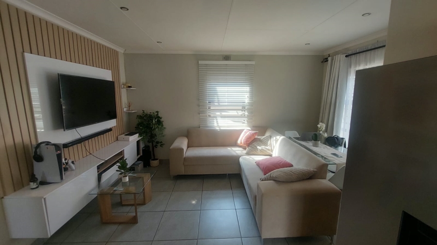 2 Bedroom Property for Sale in Alrode Gauteng