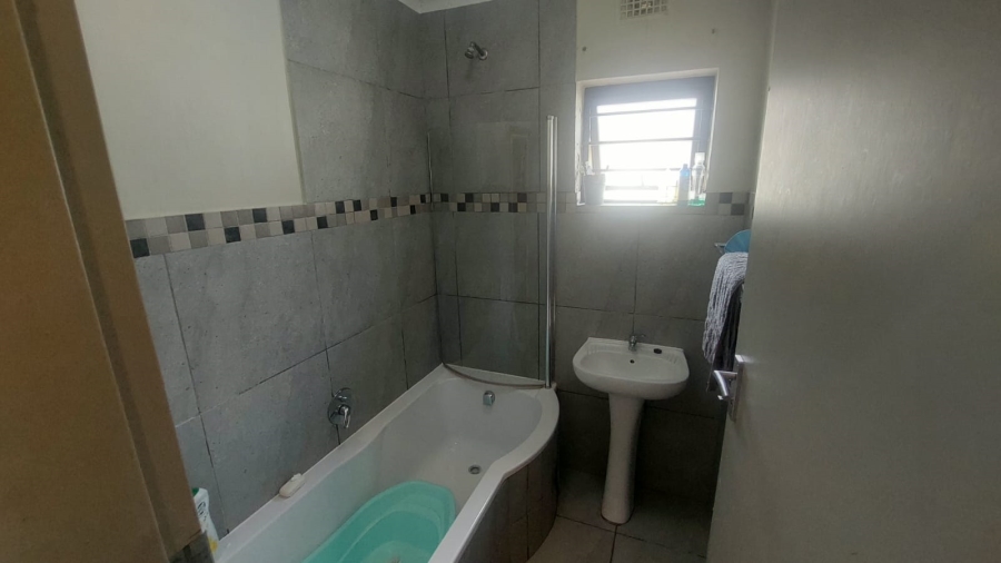 2 Bedroom Property for Sale in Alrode Gauteng