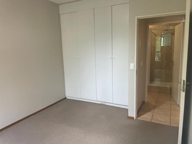 To Let 1 Bedroom Property for Rent in Waverley Gauteng