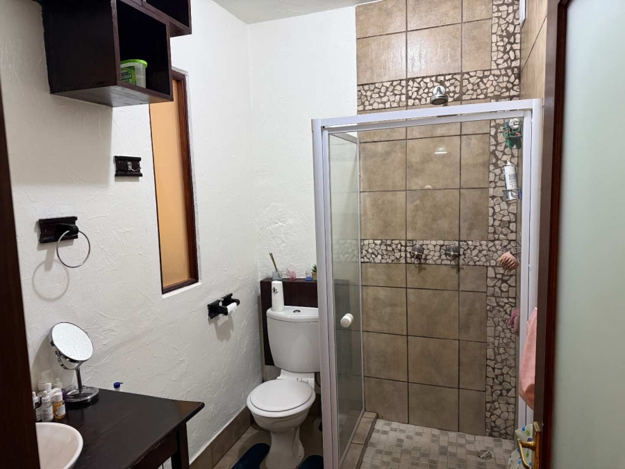 To Let 1 Bedroom Property for Rent in Oaklands Gauteng