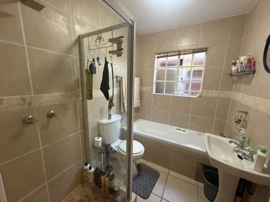 To Let 2 Bedroom Property for Rent in Radiokop Gauteng