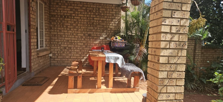To Let 2 Bedroom Property for Rent in Faerie Glen Gauteng