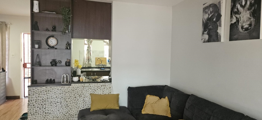 To Let 2 Bedroom Property for Rent in Faerie Glen Gauteng