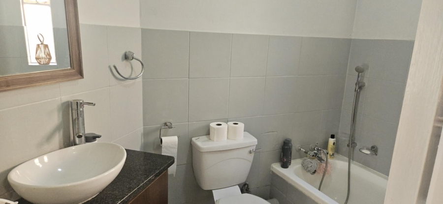 To Let 2 Bedroom Property for Rent in Faerie Glen Gauteng