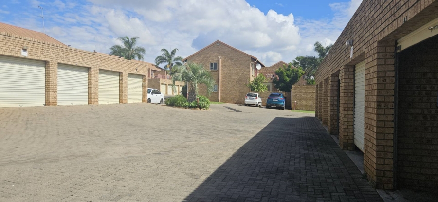 To Let 2 Bedroom Property for Rent in Faerie Glen Gauteng