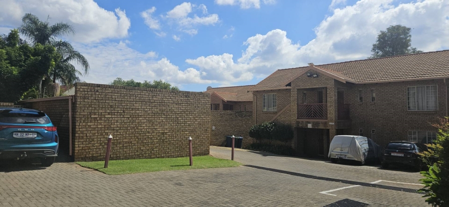 To Let 2 Bedroom Property for Rent in Faerie Glen Gauteng