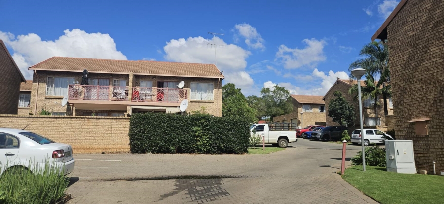 To Let 2 Bedroom Property for Rent in Faerie Glen Gauteng