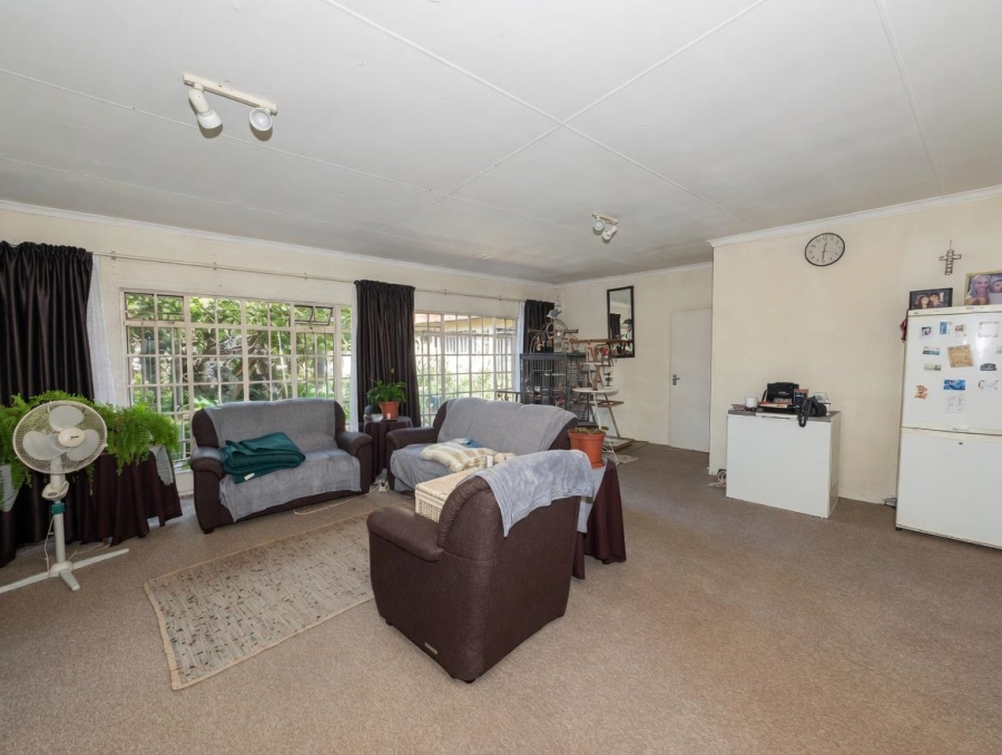 7 Bedroom Property for Sale in Birch Acres Gauteng