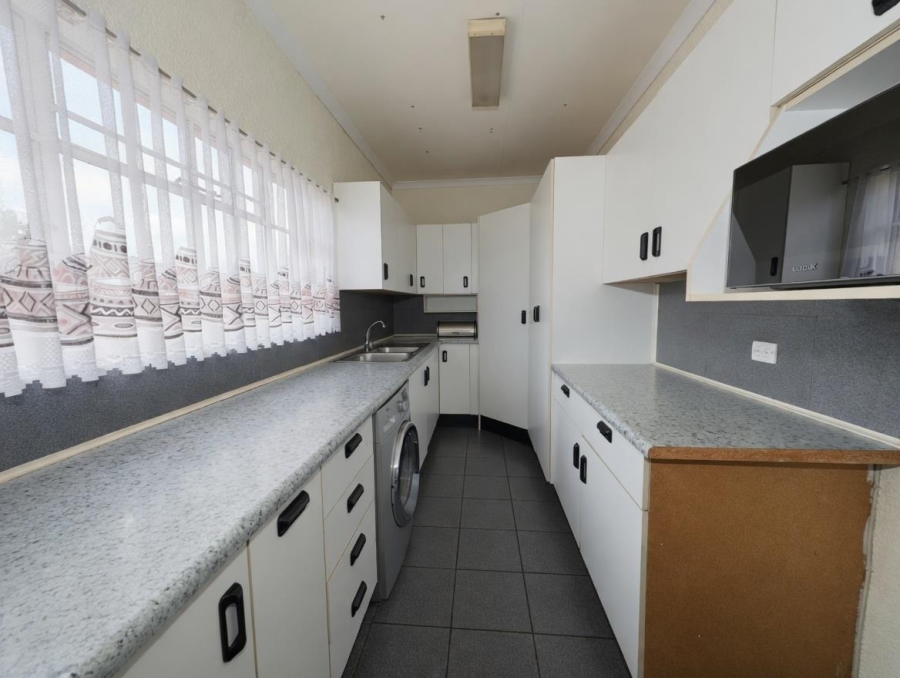 7 Bedroom Property for Sale in Birch Acres Gauteng