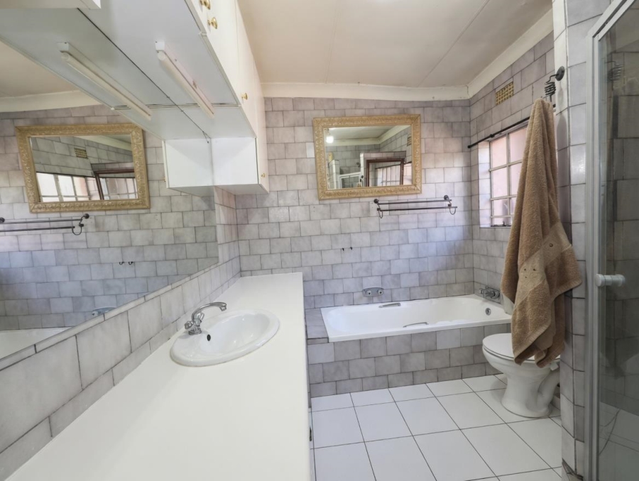 7 Bedroom Property for Sale in Birch Acres Gauteng