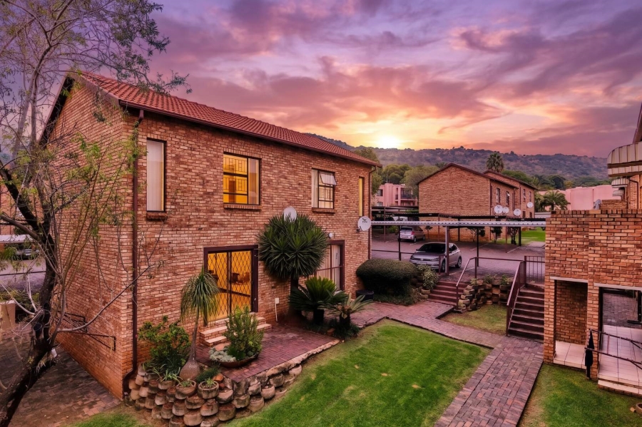 2 Bedroom Property for Sale in Little Falls Gauteng