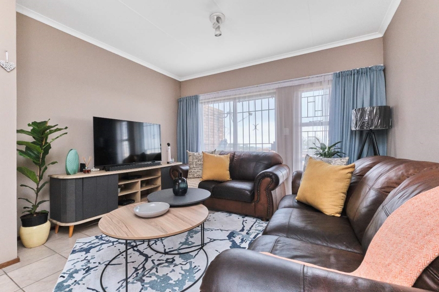 2 Bedroom Property for Sale in Little Falls Gauteng