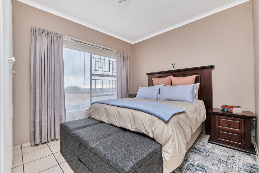 2 Bedroom Property for Sale in Little Falls Gauteng