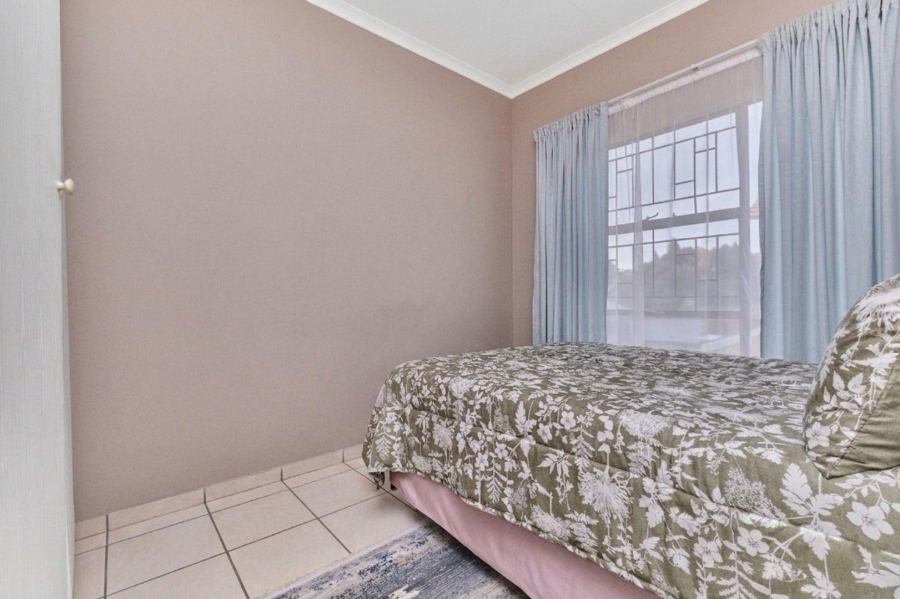 2 Bedroom Property for Sale in Little Falls Gauteng