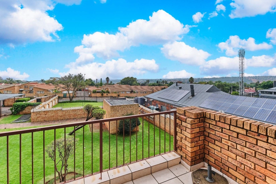 2 Bedroom Property for Sale in Little Falls Gauteng