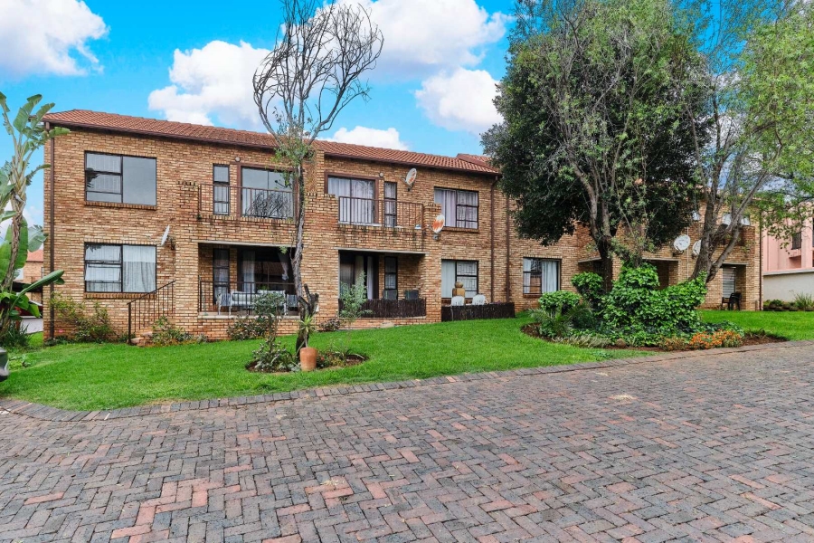 2 Bedroom Property for Sale in Little Falls Gauteng