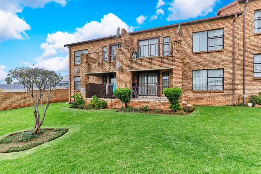 2 Bedroom Property for Sale in Little Falls Gauteng