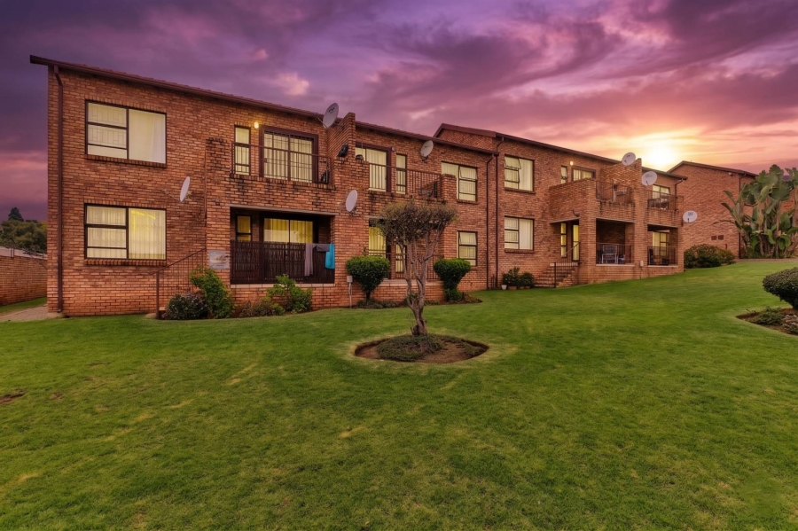 2 Bedroom Property for Sale in Little Falls Gauteng