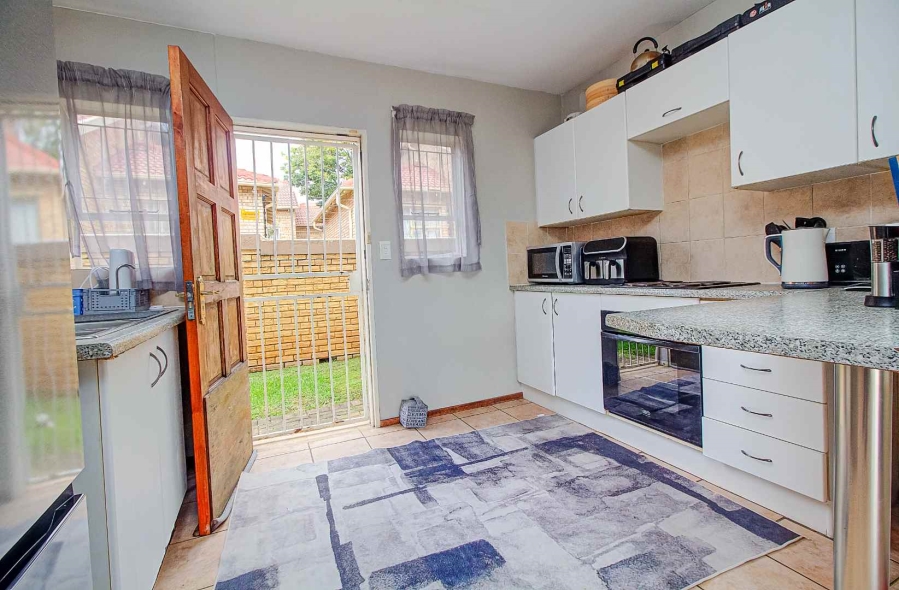 2 Bedroom Property for Sale in Honeydew Manor Gauteng