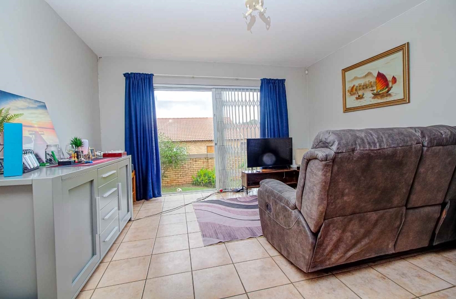 2 Bedroom Property for Sale in Honeydew Manor Gauteng