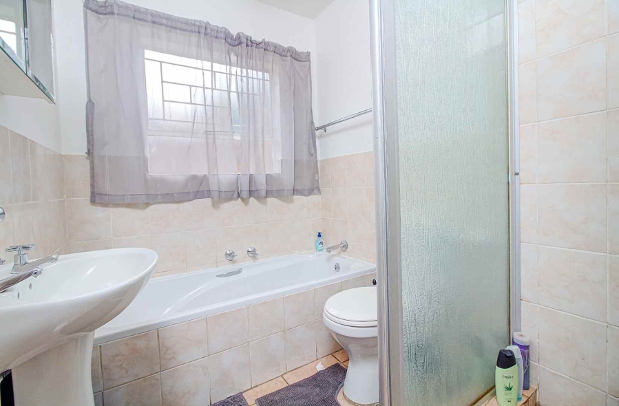 2 Bedroom Property for Sale in Honeydew Manor Gauteng
