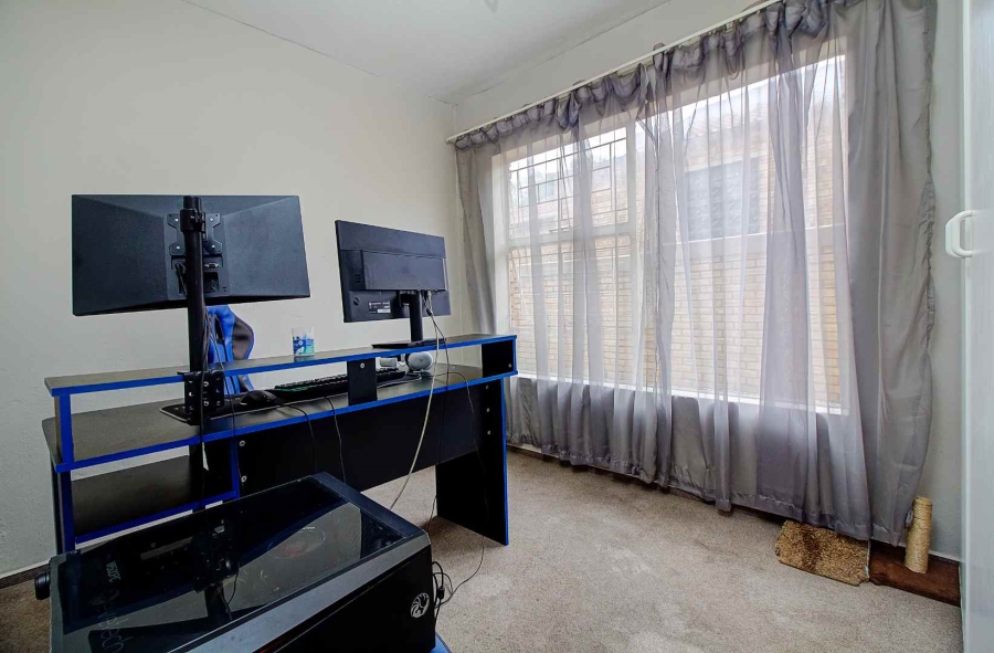 2 Bedroom Property for Sale in Honeydew Manor Gauteng