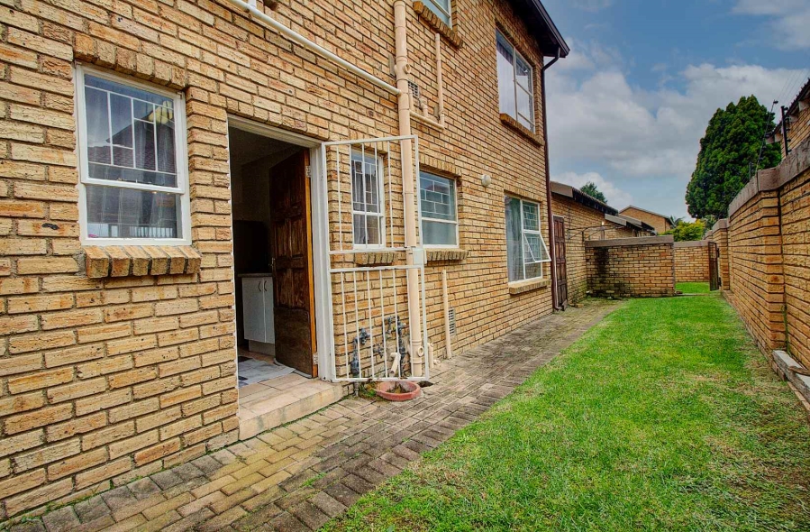 2 Bedroom Property for Sale in Honeydew Manor Gauteng